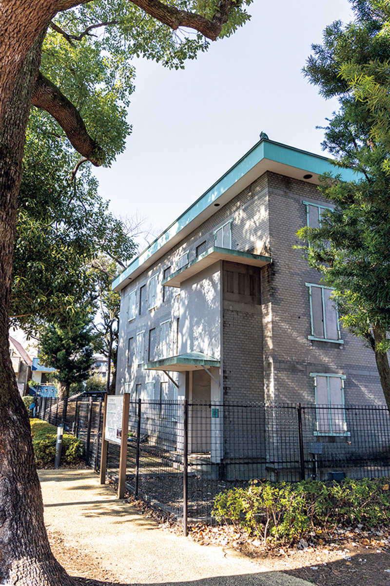 日本最古の壁式鉄筋コンクリート造建物が由来となった公園。〈文庫の森〉