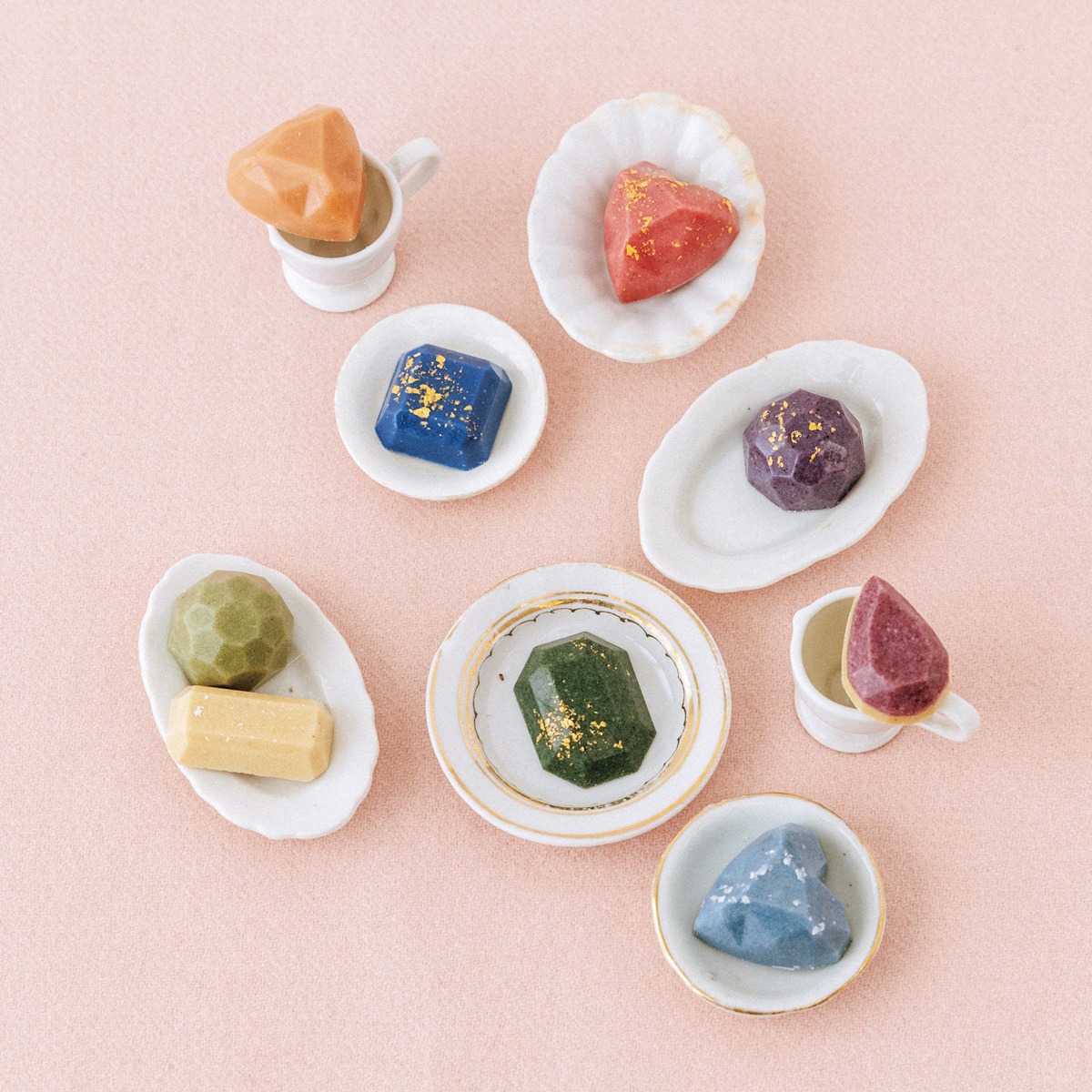 〈salon migknot cafe（サロンミグノットカフェ）〉の「誕生石ローチョコレート」