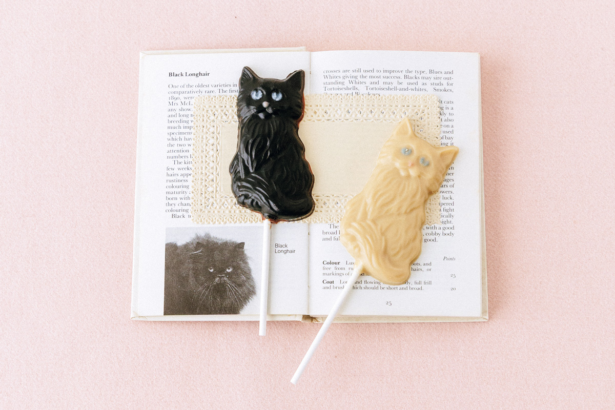 〈OPENER Chocolate（オープナーチョコレート）〉の「ハッピーロリポップ White Kitten・Black Kitten」