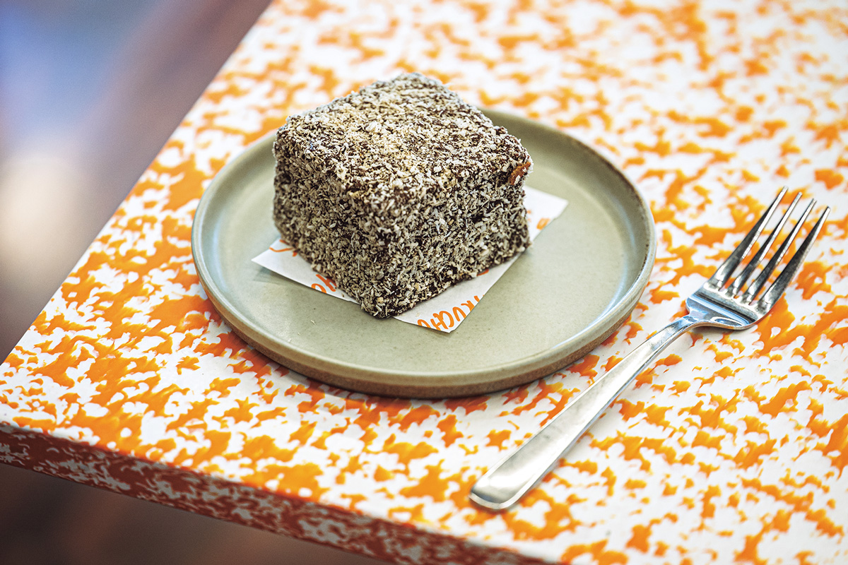 限定コラボメニューから復活！ 日本人好みのラミントン。〈Single O KANDA AWAJI〉