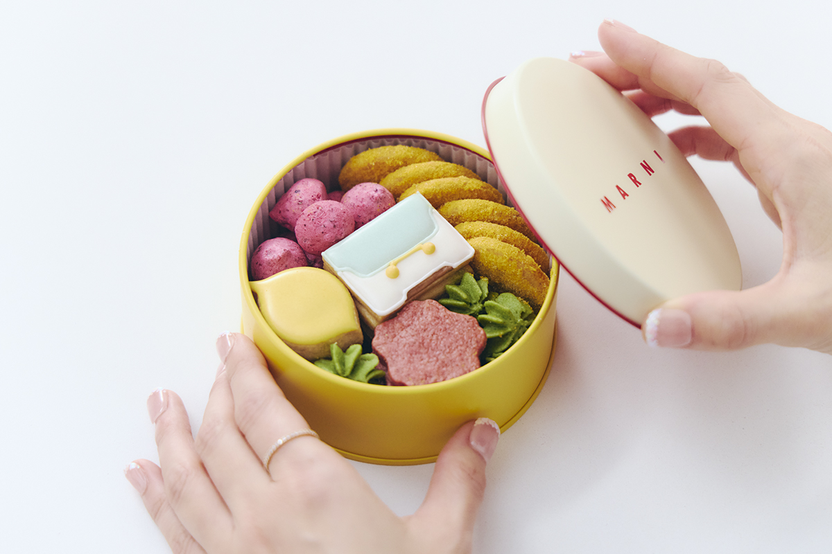 マルニのクッキー缶