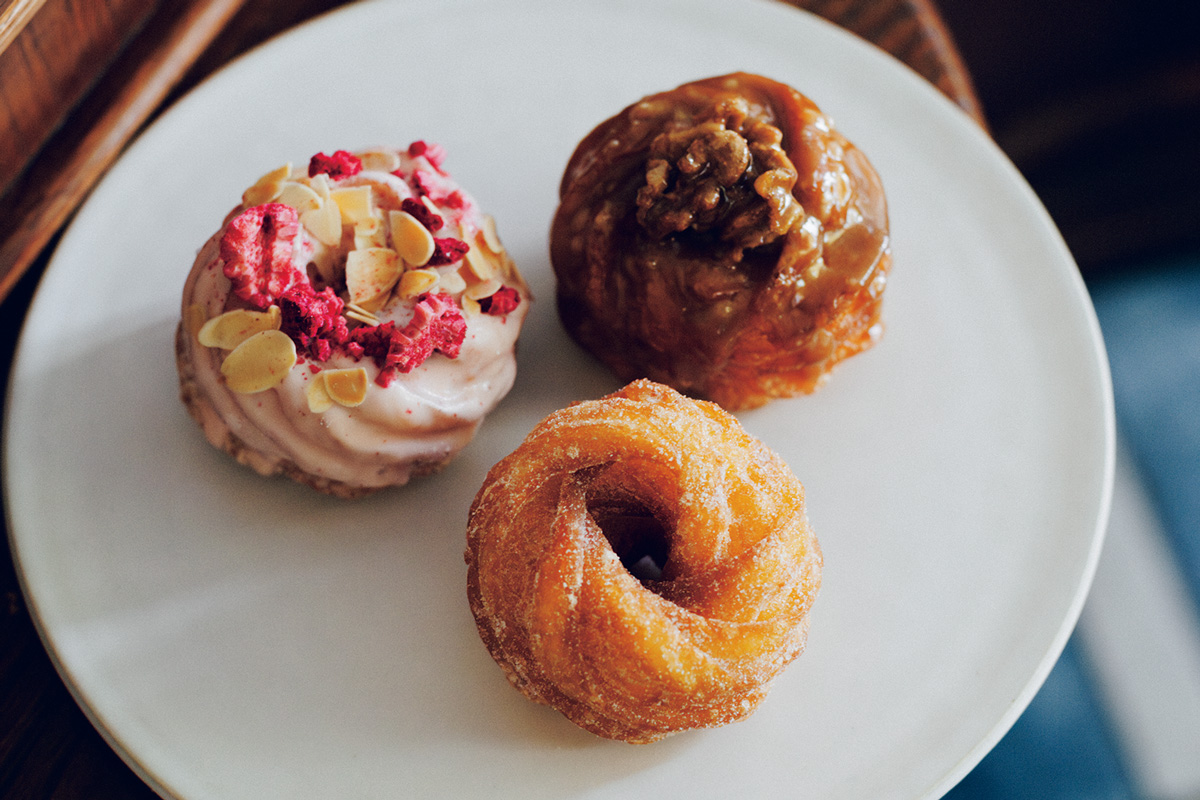 フレンチクルーラー目当てに行列も！ 名パティシエたちが手がけるドーナツが人気のお店3選