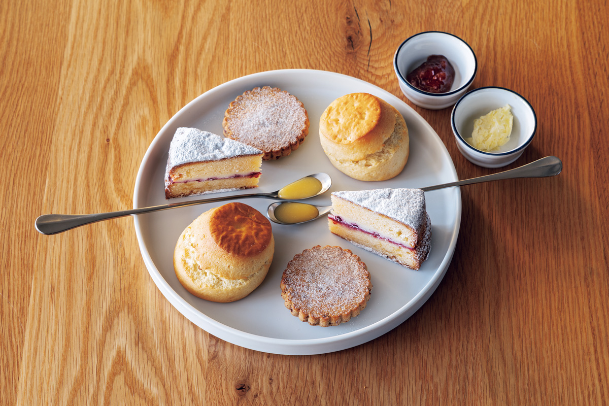 素朴さと愛らしさに満ちた英国発クリームティーの世界。【麻布台】〈Orby Restaurant〉のアフタヌーンティー イギリスの伝統菓子