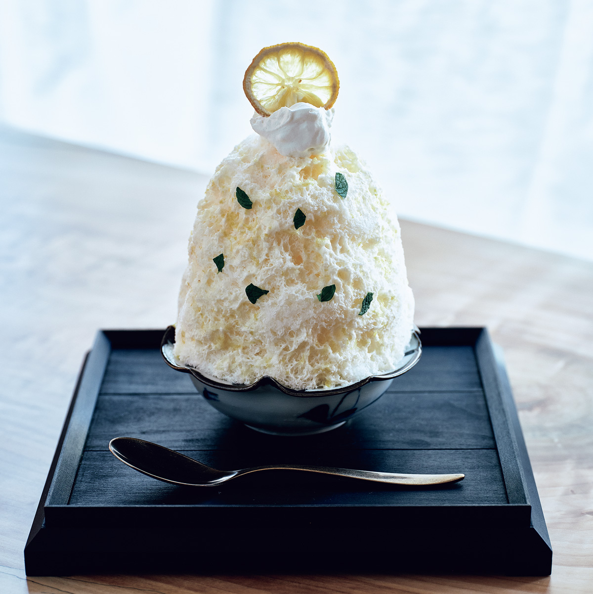 フルーツたっぷりのかき氷がお茶によく合う。【神楽坂】〈お茶と果物 扇屋〉 かき氷