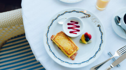 【横浜】ひとりで楽しめる街歩きスポット｜絶品モーニングやランチ、中華街のパワースポット、雑貨、絶景を楽しめるホテルなど33選