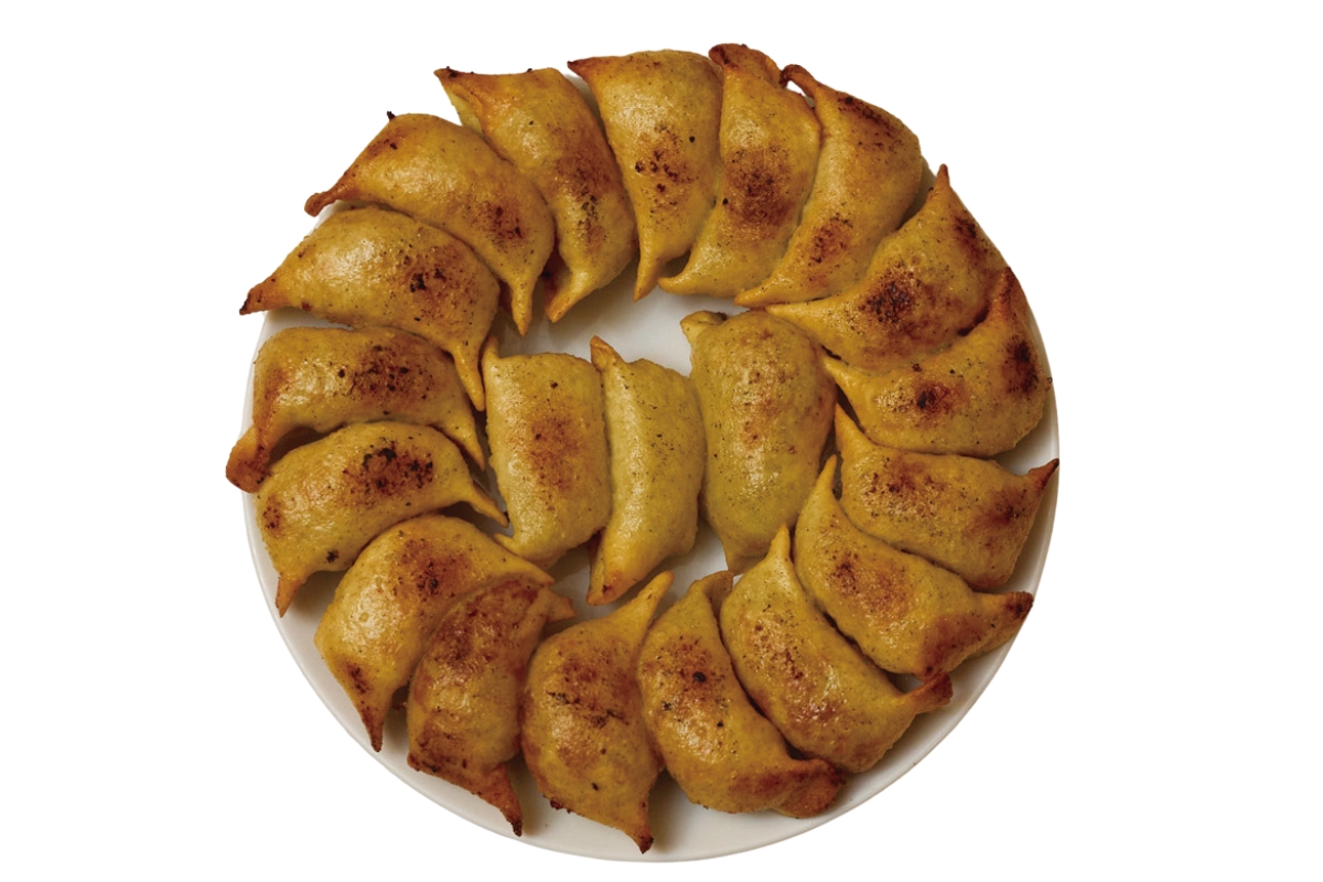 福島まで食べに行きたい！ ジューシな味わいとインパクトが魅力な「円盤餃子」のお店2選