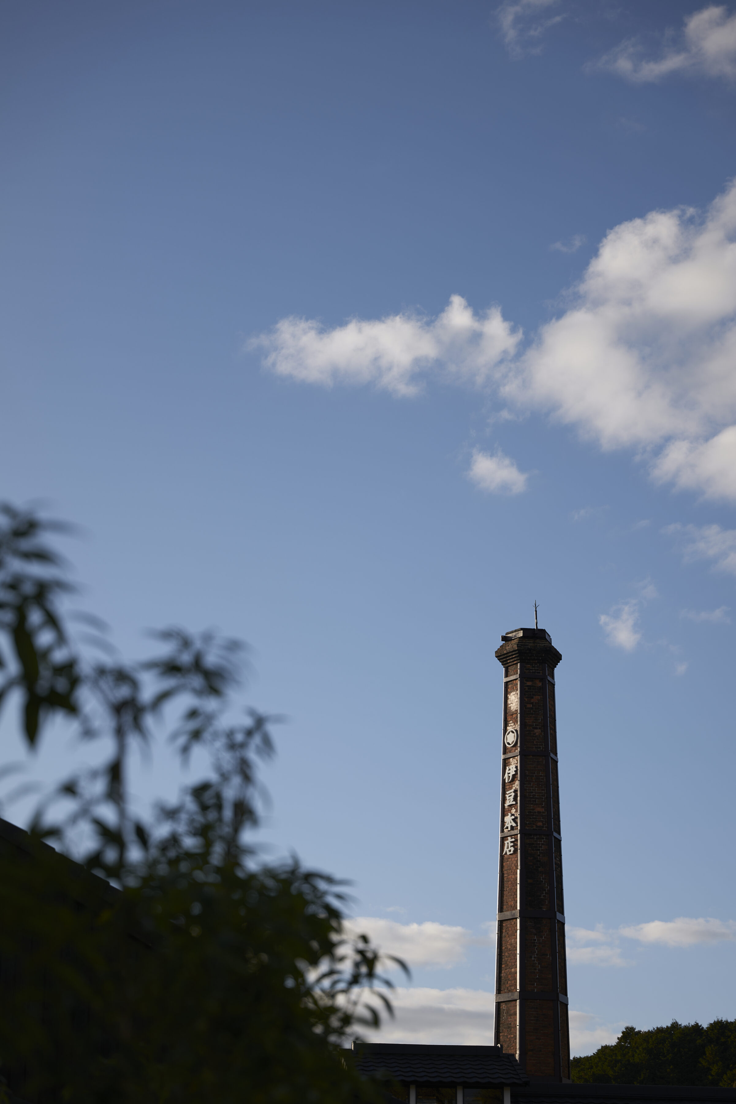 【福岡】世界遺産の地で出会う、再始動した300年超老舗酒蔵と茅葺き屋根レストラン。