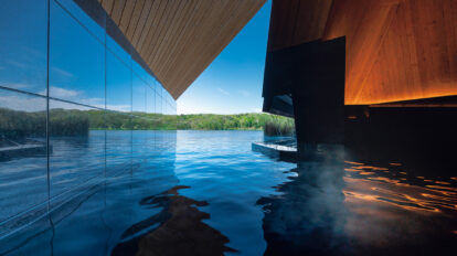 【全国】ひとり旅行に最適な宿13選｜温泉街の人気ホテル、コンサート後に直行できる横浜のムーディなホテルほか