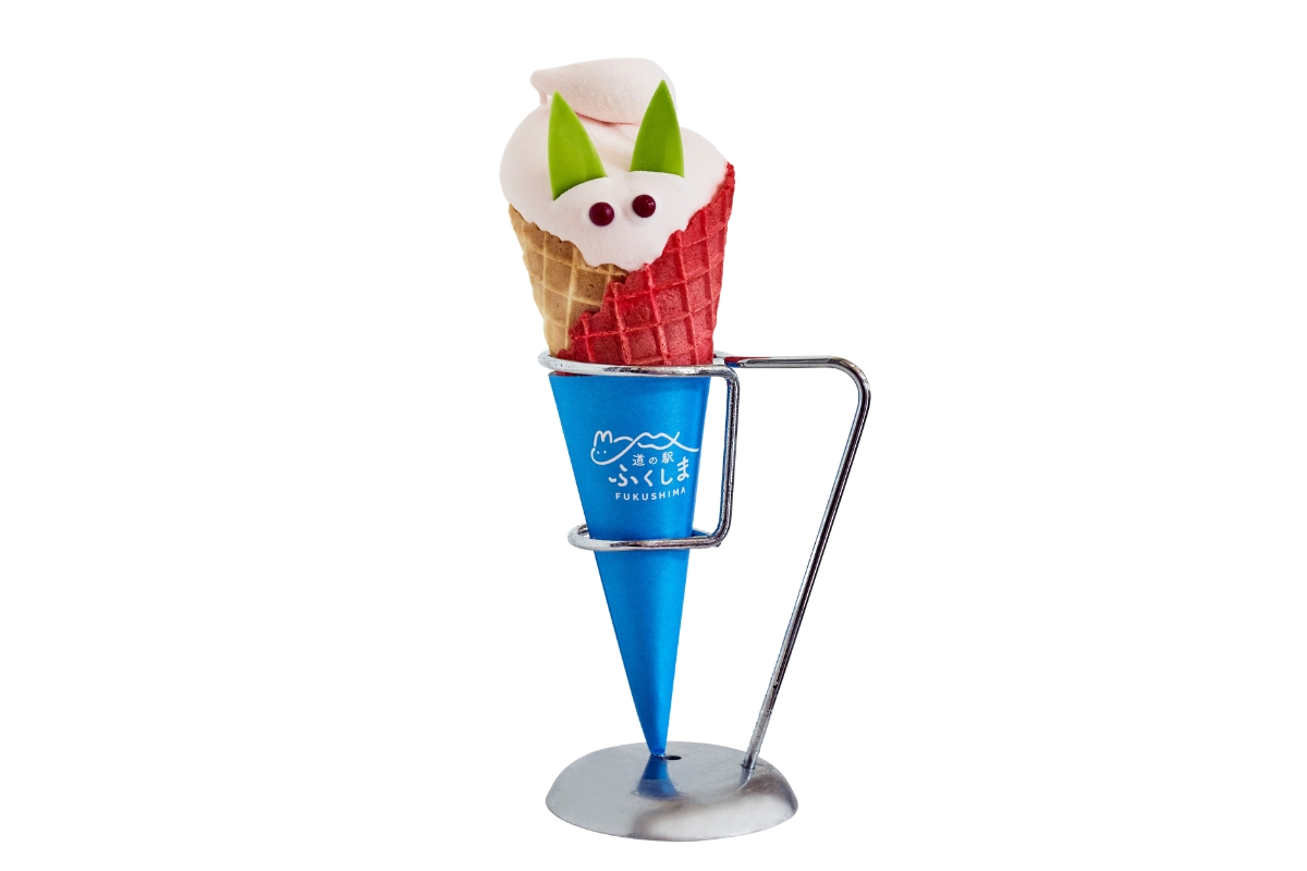 〈FRUIT FACTORY Yukiusagi〉の「ふくしまあかつき桃&ミルク」450円。