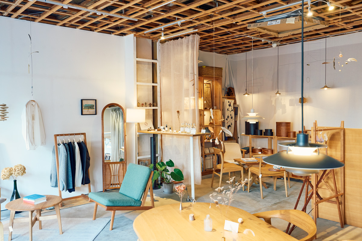 レントウトア・ファニチャーアンド