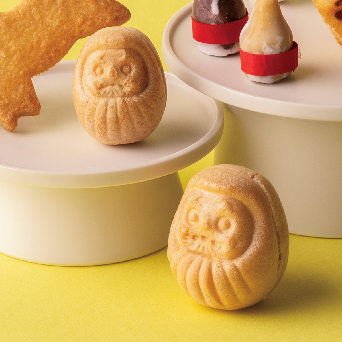 めでたいモチーフを盛り込んだだるまが愛らしい和菓子に。〈白河菓匠 大黒屋 新白河店〉の「白河だるま最中」