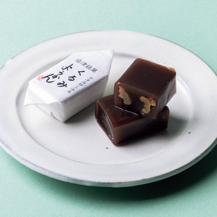 〈湯六庵〉の「くるみようかん」