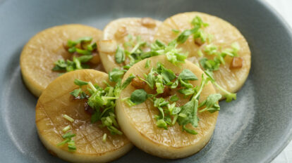 バター×めんつゆは裏切らない！倍増しの旨みあふれる焼き大根。