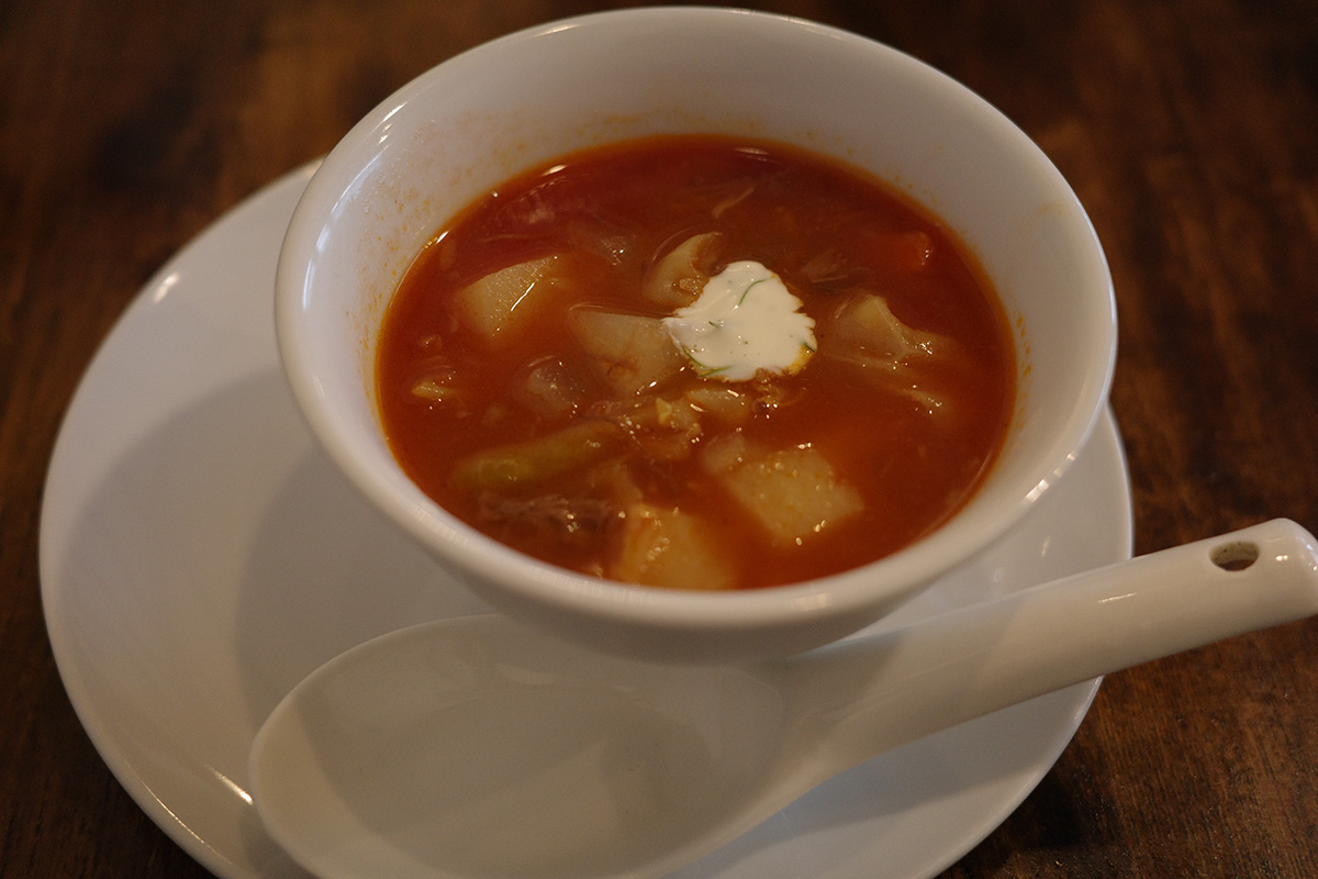 洋食「航旅莉屋（こりょうりや）」のボルシチ