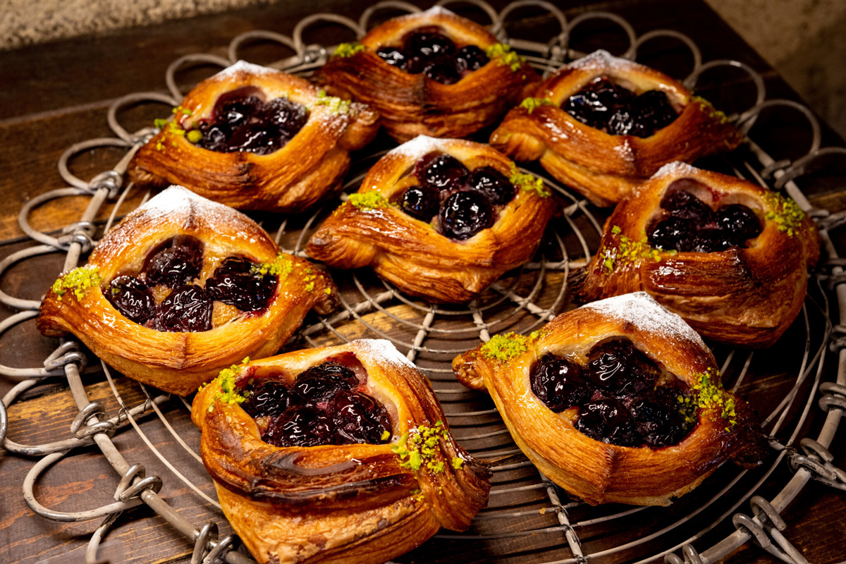 【全国】パン好きなら一度は訪れたい憧れのベーカリー｜1日3000個売れたパン、京都人気ベーカリー、銀座でおすすめのパン屋さんほか32選