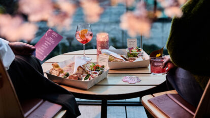 桜色に染まる夜、パンで一杯。ロースタリー東京で楽しむ“パン飲み”。