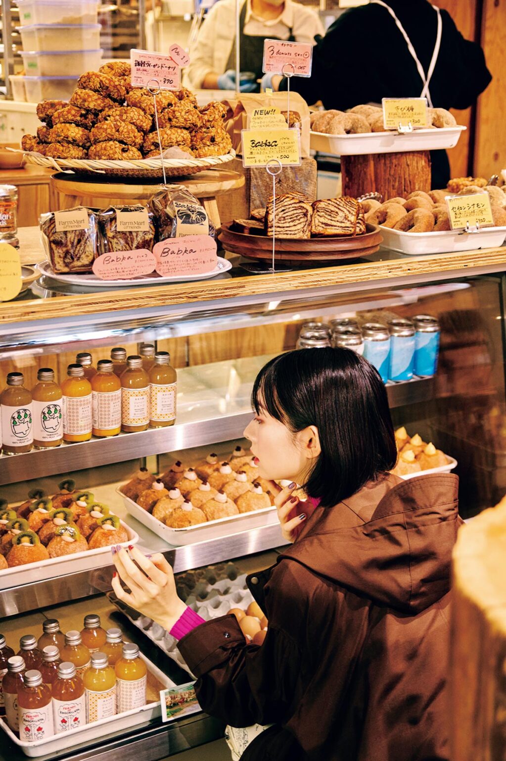 季節限定の美しいドーナツたちにも目移り。旬の野菜や、厳選された無添加の調味料など、来るたびに食について新しい発見があるのがうれしい。