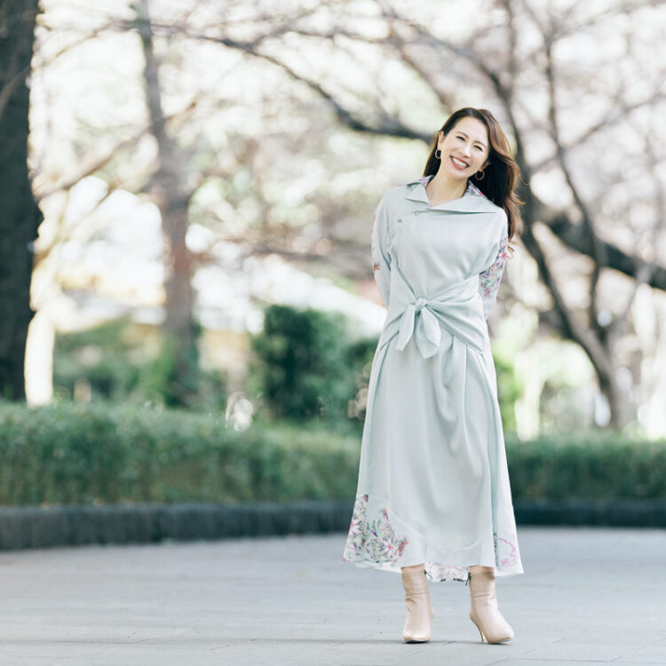 c「怖いけれど、とりあえず乗ってみる。すると知らなかった景色に連れていかれました」。清々しい決断力と尽きることのない好奇心が、次の一歩を引き寄せている。