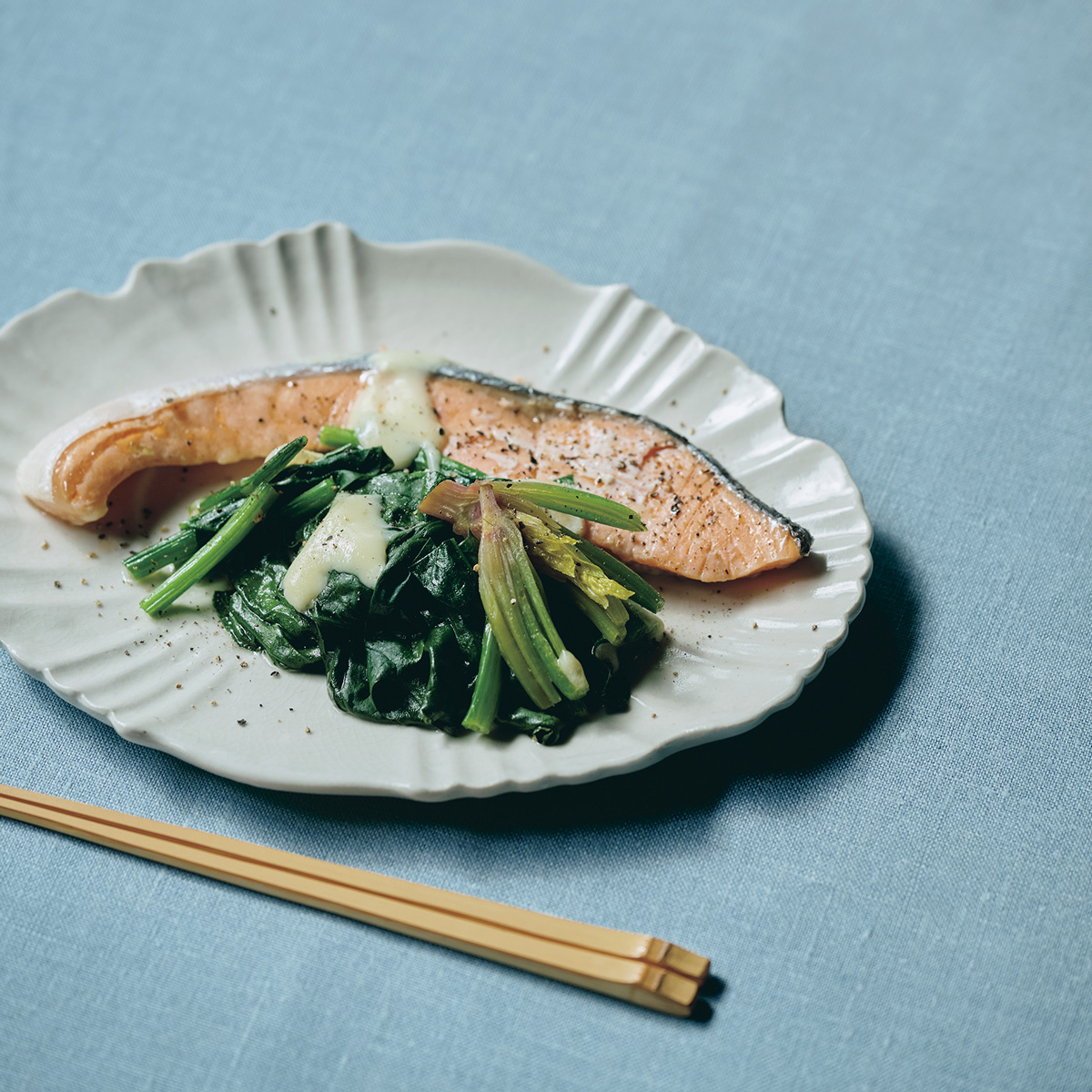 疲れ目をどうにかしたい時におすすめのせいろレシピ「ほうれん草と鮭のチーズ蒸し」　簡単せいろレシピ