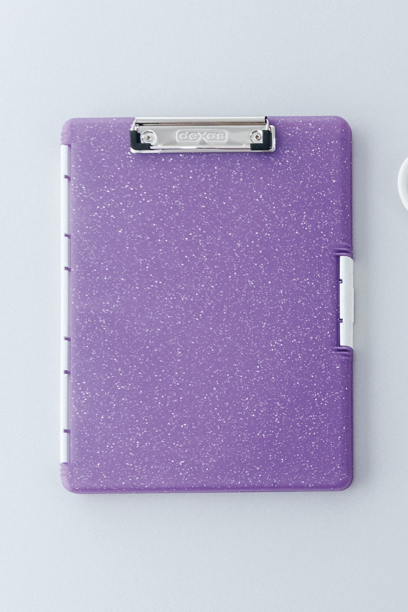 KREVAさんが選ぶ「使ったらスゴさがわかる」文房具8. 〈デクサス〉の「サイドオープンケース」