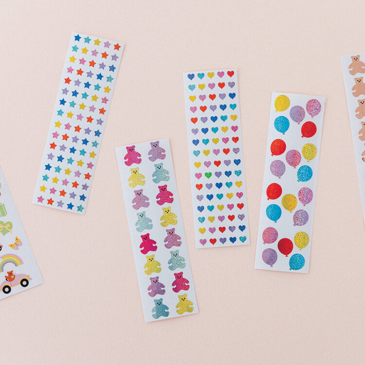 ステッカー各220～250円（PLAZA 0120-941-123）