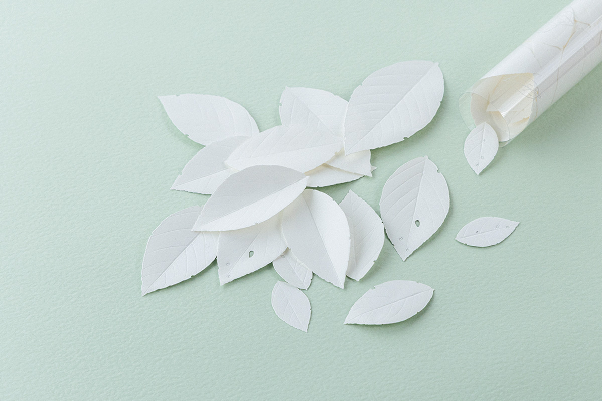 〈SUPER PAPER MARKET〉の「福永紙工のアート「紙の葉」」