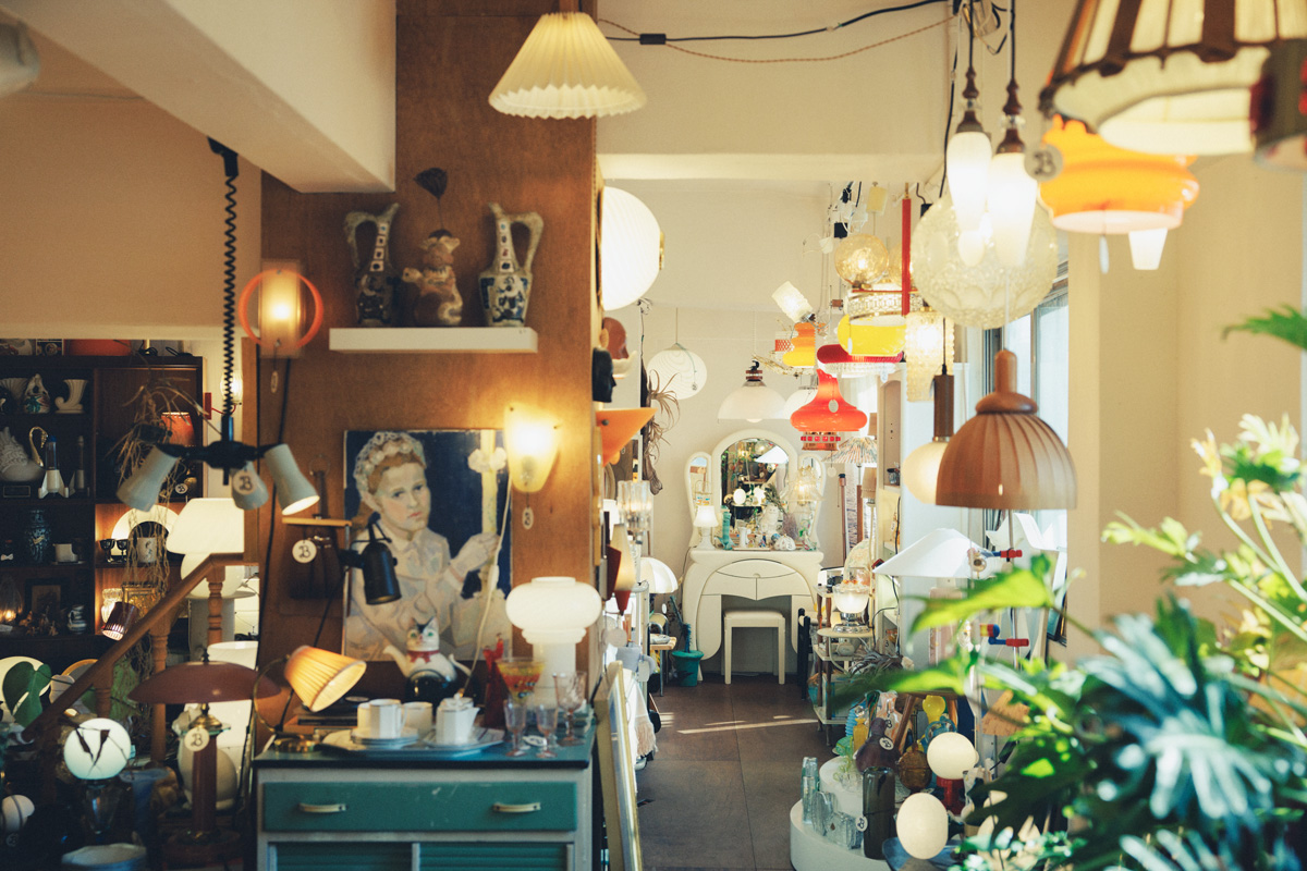 ヴィンテージランプが並び、眺めているだけでも楽しい! ヴィンテージランプが並び、眺めているだけでも楽しい!