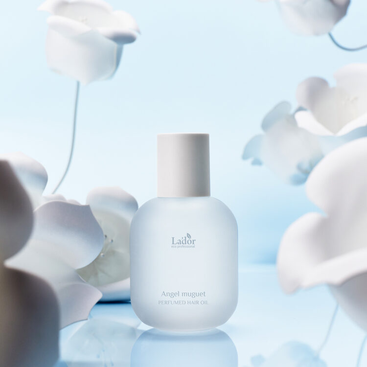 パフュームヘアオイル（エンジェルミュゲ）30ml 2,200円、80ml 3,700円（各税込）。