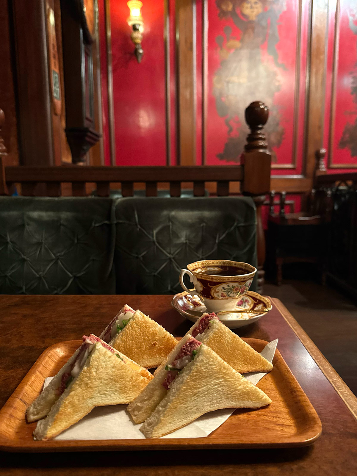 これまで訪れた数は2,000軒以上！喫茶店通の難波里奈さんが本当に好きな喫茶店　県外からも喫茶店好きが続々と訪れる〈佛蘭西館（ふらんすかん）〉