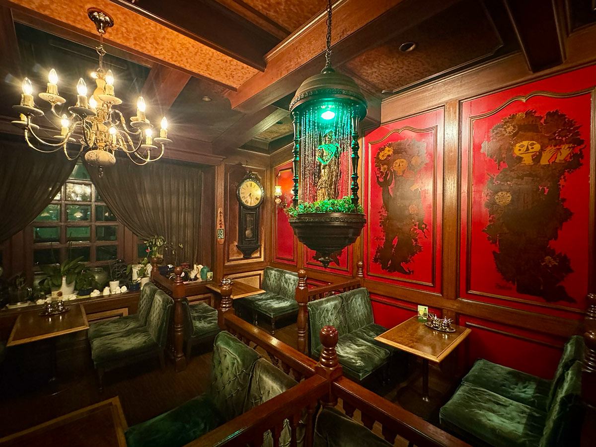 これまで訪れた数は2,000軒以上！喫茶店通の難波里奈さんが本当に好きな喫茶店　県外からも喫茶店好きが続々と訪れる〈佛蘭西館（ふらんすかん）〉