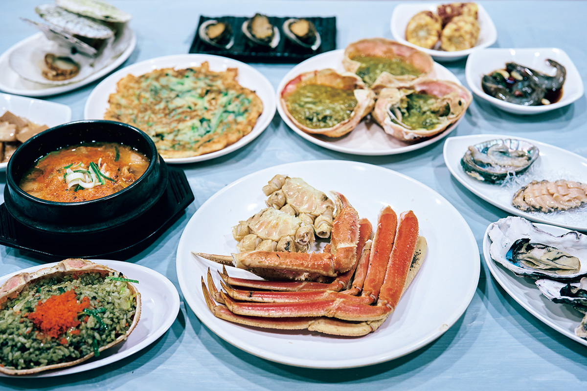 大きなタラバか国産ズワイか……悩むのも楽しいカニ問題。〈機張シンシンテゲ〉