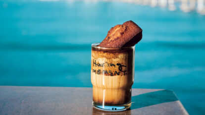 ラテにフィナンシェをトッピング？ 韓国・釜山 (プサン) で行きたい海辺のカフェ〈Having Moment〉