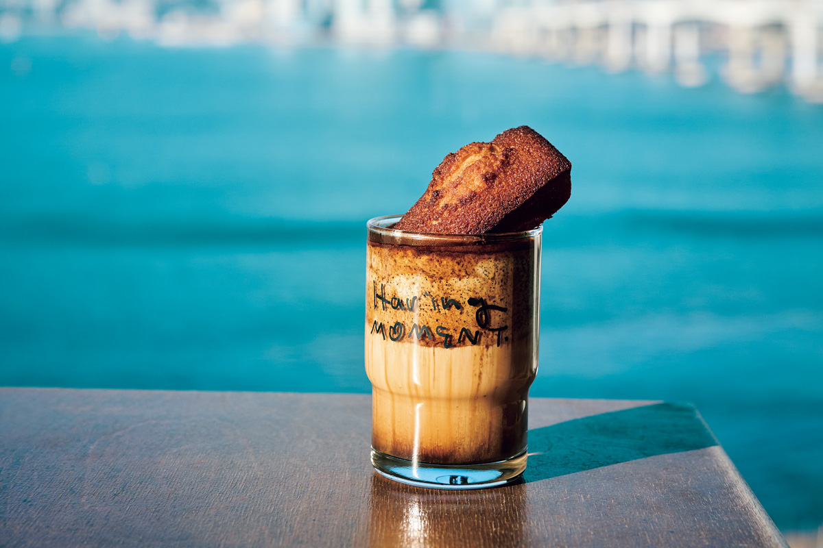 ラテにフィナンシェをトッピング？ 韓国・釜山 (プサン) で行きたい海辺のカフェ〈Having Moment〉