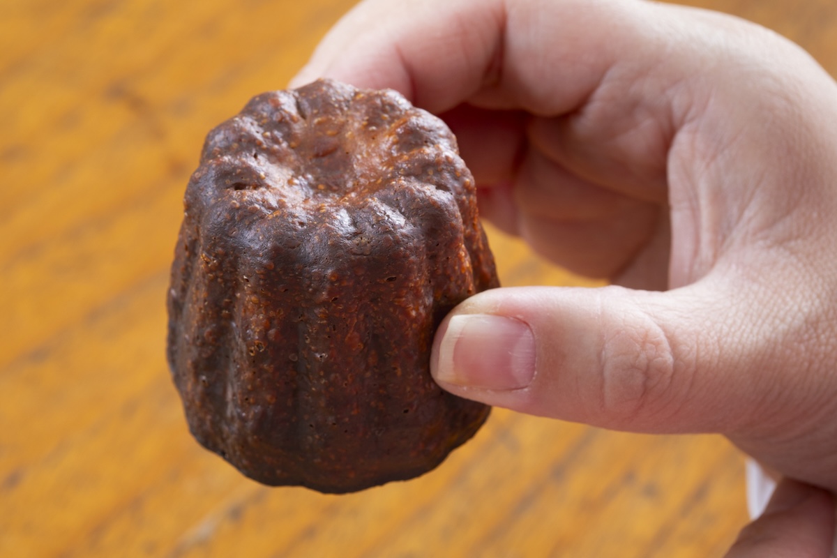 ぼる塾田辺さん絶賛のカヌレパティスリ アルティ〉の「玄米粉カヌレ」