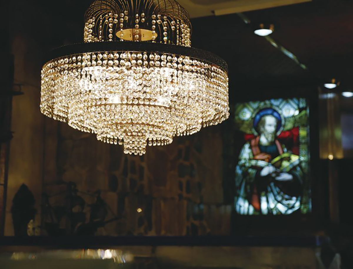 これまで訪れた数は2,000軒以上！喫茶店通の難波里奈さんが本当に好きな喫茶店　レトロゴージャスな空間で味わうひと時〈コーヒーの大学院 ルミエール・ド・パリ〉