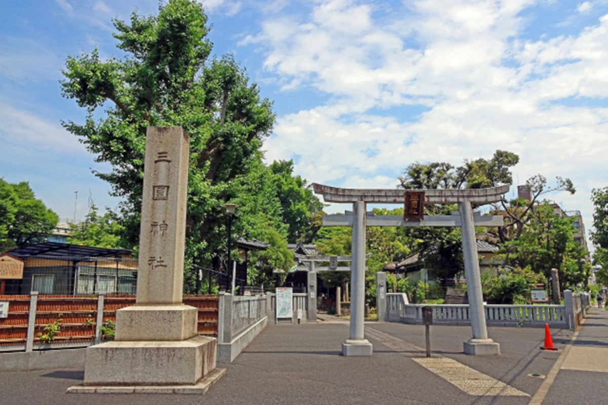 雨乞いの奇跡が伝わる三囲神社で所願成就。 東京 お花見