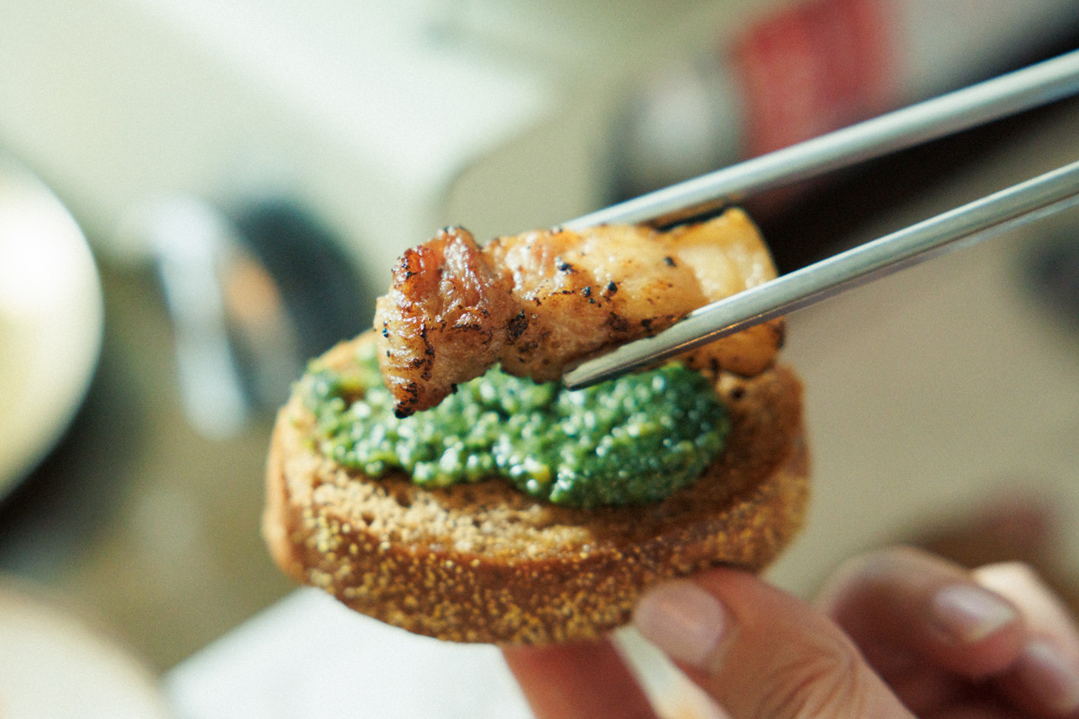 わさびからバジルまで、組み合わせの妙に唸る。〈豚祭〉　ソウル　サムギョプサル