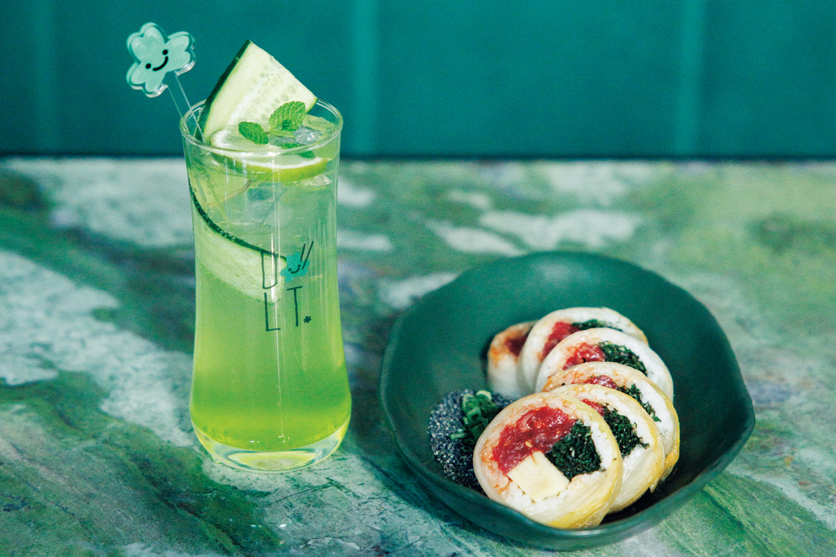 鼻に抜ける鮮烈なエゴマの葉の香りが、最高のアクセント!〈DAYLIT 聖水〉の「エゴマの葉とユッケのキムチ巻き」