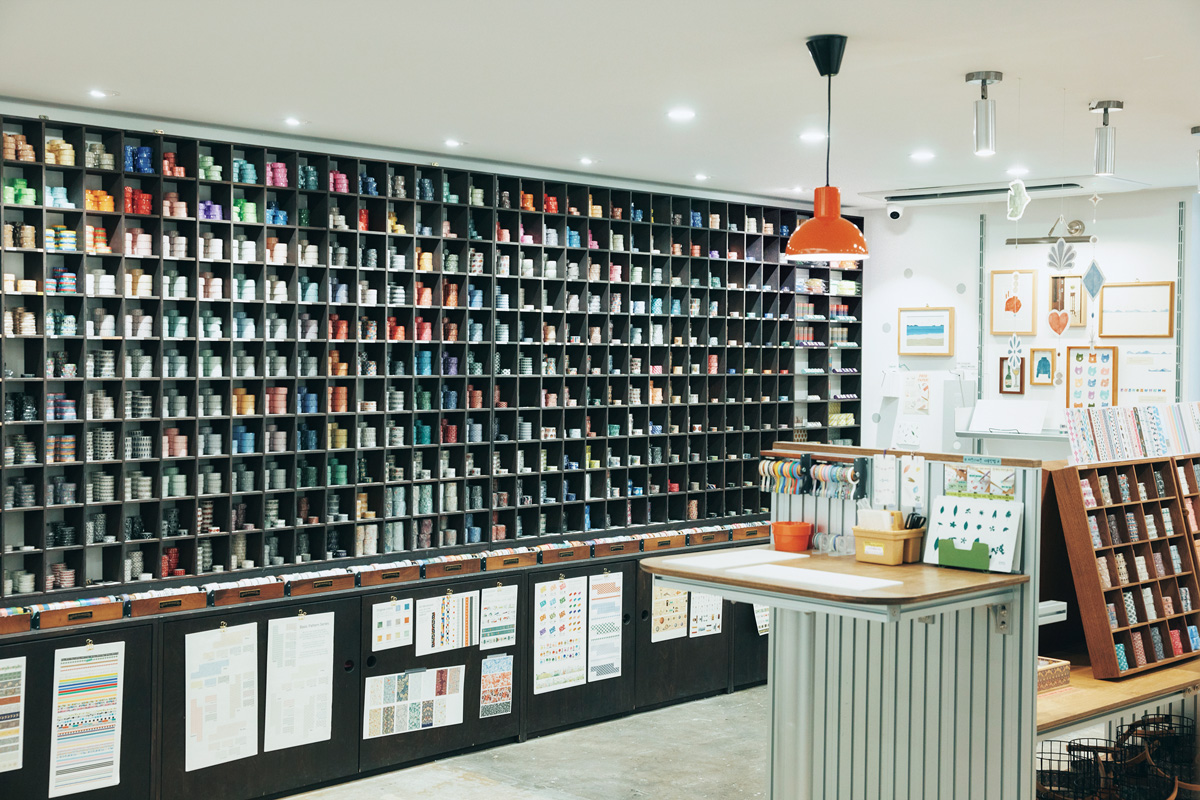 貼って剥がせるマスキングテープを、自由に楽しんで。〈rolledpaint〉