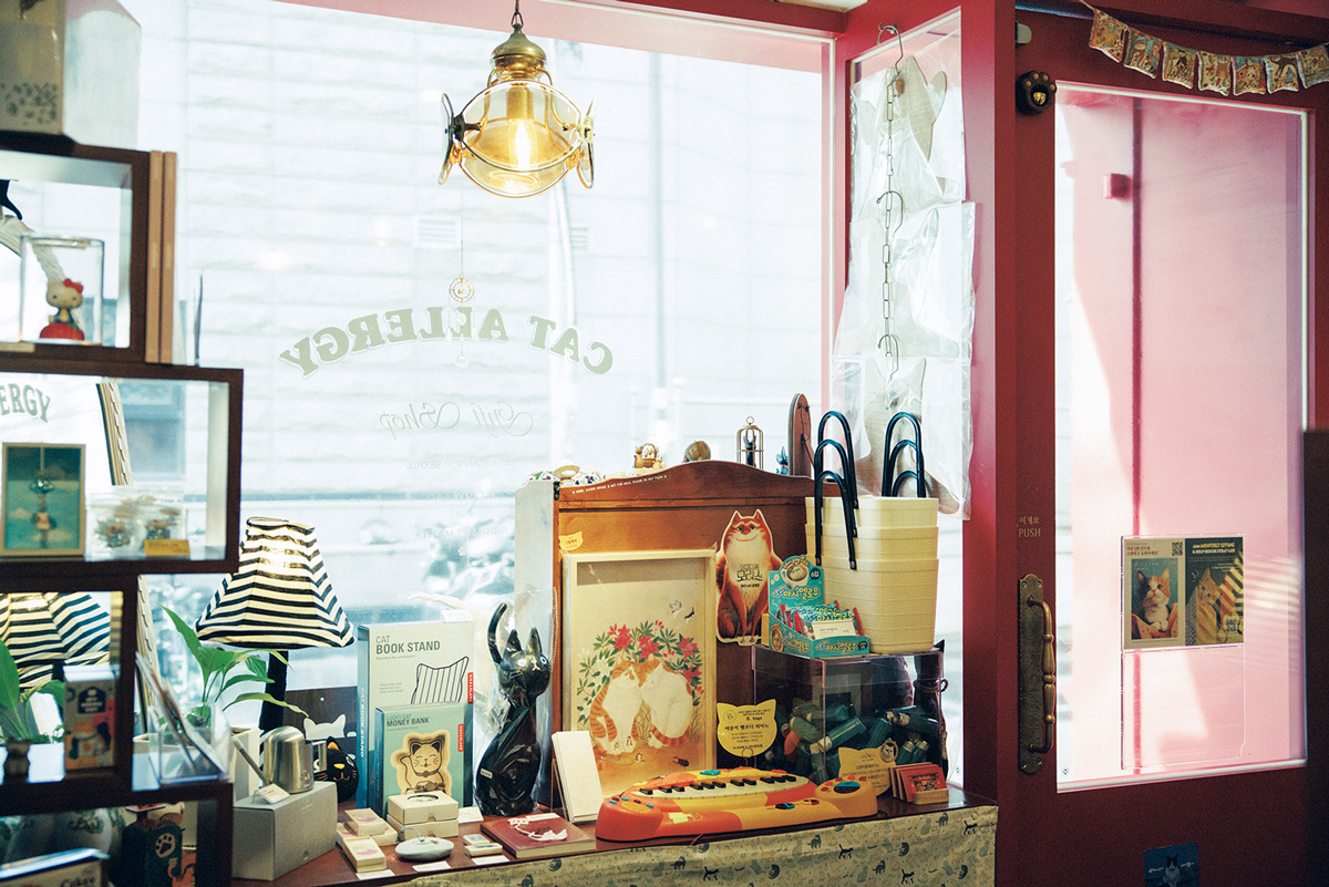 “コヤンイアレルギー”店主の愛のかたち。〈コヤンイ アレルギー〉　ソウルの猫グッズ専門店