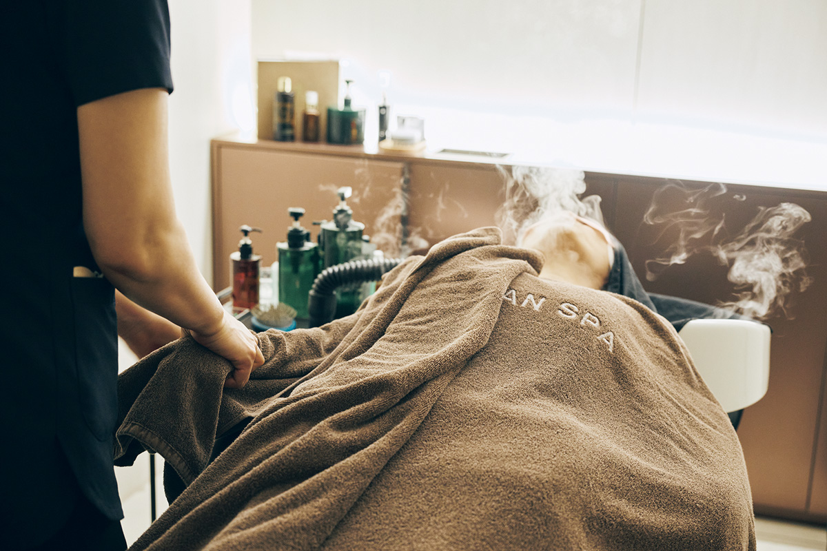 海外セレブも御用達。ゴッドハンドの技で髪が潤う。〈Christian unv Head SPA〉