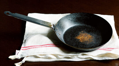 料理家が愛用するキッチングッズ32選｜無印良品のアイテムも。御用達のフライパン・包丁ほか