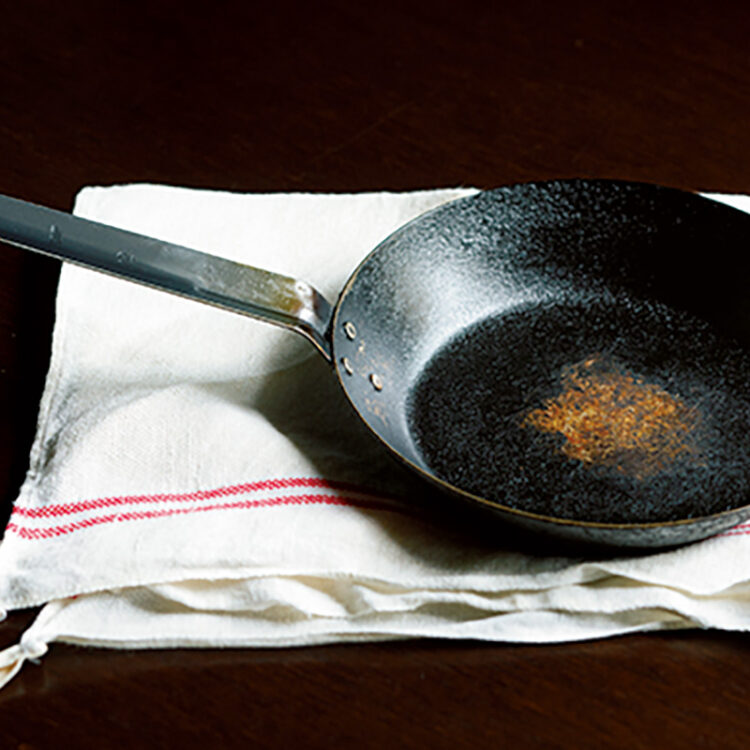 料理家が愛用するキッチングッズ32選｜無印良品のアイテムも。御用達のフライパン・包丁ほか