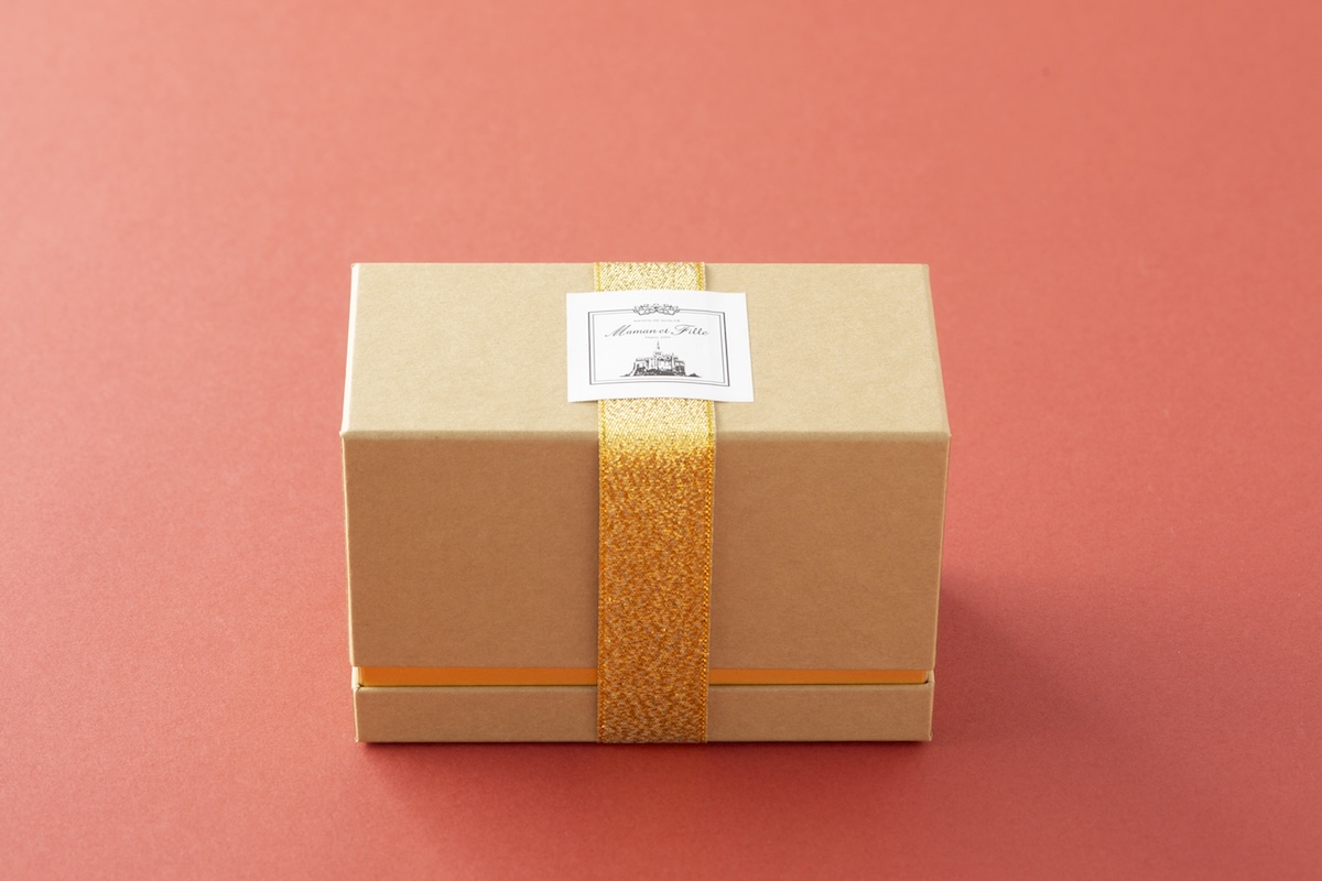 〈マモン・エ・フィーユ〉