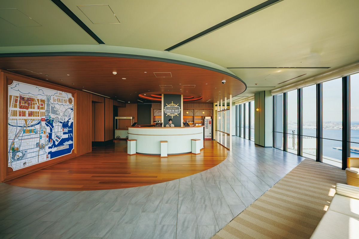 横浜　馬車道　星野リゾート　フロント