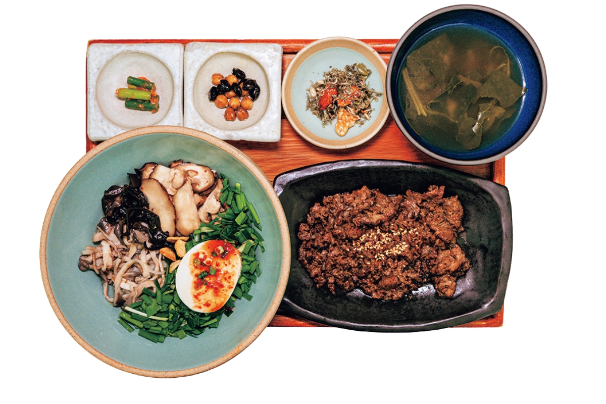肉と野菜、どっちもたらふく！〈ハルモニのレシピ〉の「ビビンバプルコギ定食」　ソウルひとりごはん