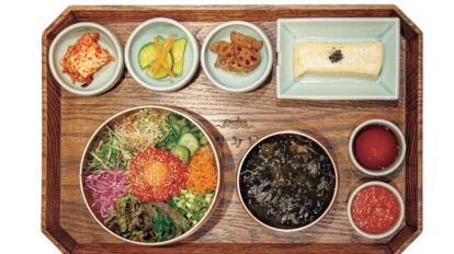 【明洞】豪快に混ぜて頬張る至福。〈韓食王妃家 明洞店〉の「ユッケビビンバ定食」