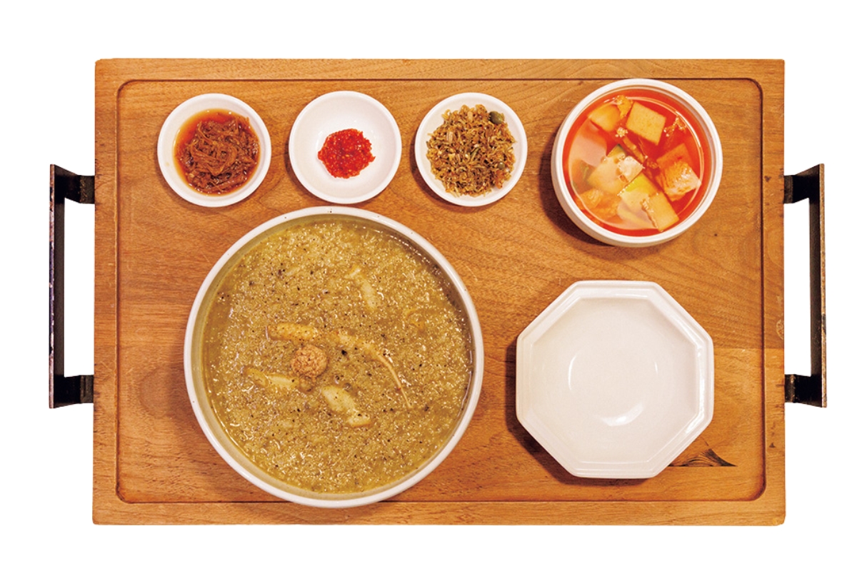 素材にこだわった絶品粥。〈ハンプリチュク 二村本店〉の「あわび粥定食」　ソウルひとりごはん