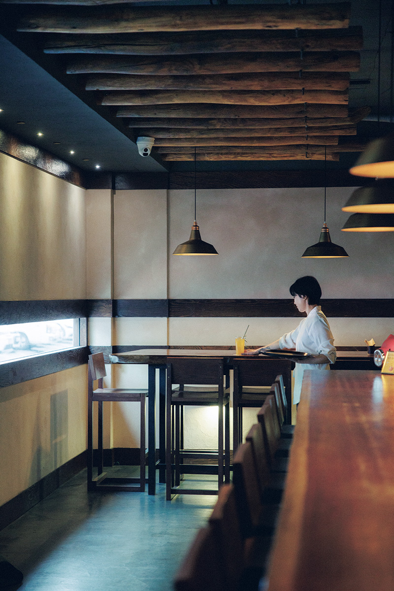 ビル内に誕生した“韓屋”で斬新な豆腐キムチカクテルを。〈BAR GAEKJAN〉　ソウル　昼飲み