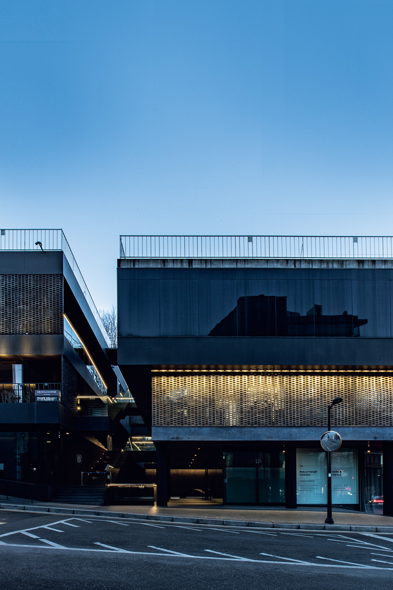アートの街とリンクするギャラリービル。〈Pace Gallery Seoul〉設計：チョ・ミンソク（2021年改装竣工）